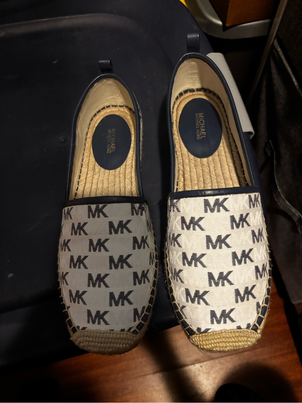 Michael Kors White Canvas MK Logo Espadrille Flats with Navy Trim sz  9